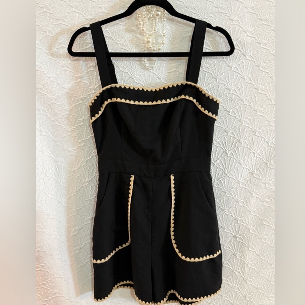 Entro scalloped trim romper